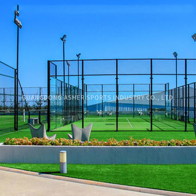 Hersteller bietet grenzüberschreitenden Großhandel mit kompletten Padelplatzsystemen in Standard- und Panorama-Designs inklusive Schlägern