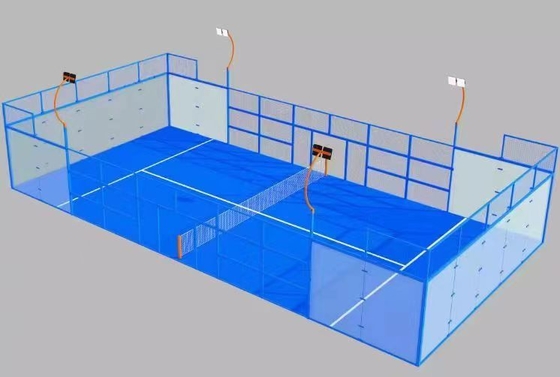 Super-Panorama-Padelplatz mit nahtlosen Glaswänden für ununterbrochene Zuschaueransichten
