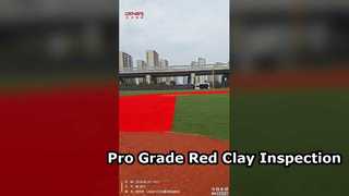Oberflächenbeschaffenheit und Materialinspektion des Red Clay Baseball Softball Field